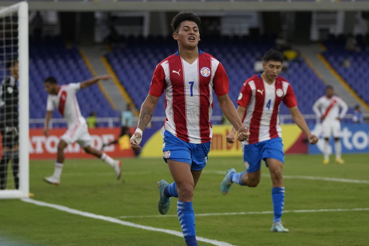 Diego Gonzalez de Paraguay celebra tras anotar en el encuentro del Sudamericano Sub-20 ante Perú 
