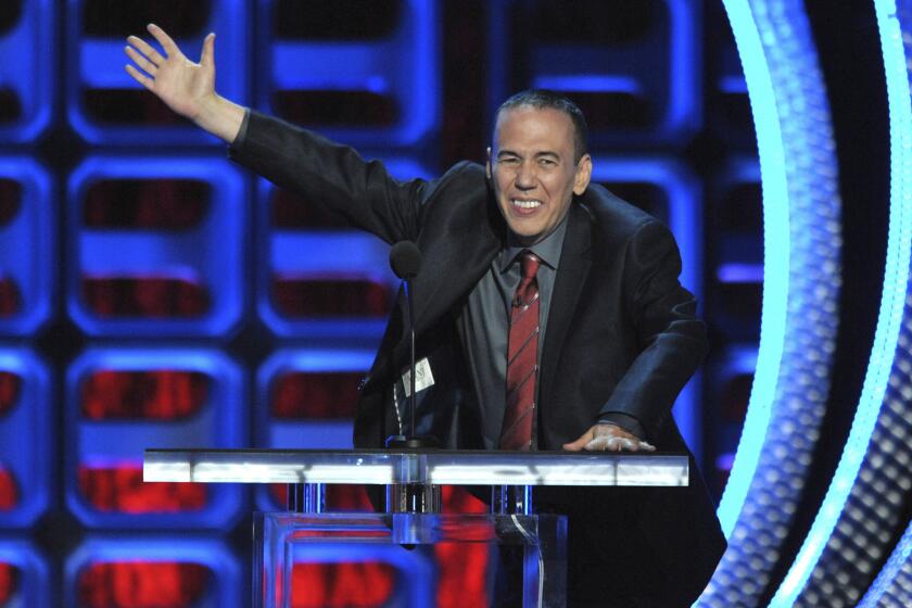 ARCHIVO - Gilbert Gottfried participa en el programa "Roast of Roseanne" de Comedy Central en Los Ángeles el 4 de agosto de 2012. El actor y comediante falleció el martes 12 de abril de 2022. Tenía 67 años. (Foto por John Shearer/Invision/AP, archivo)