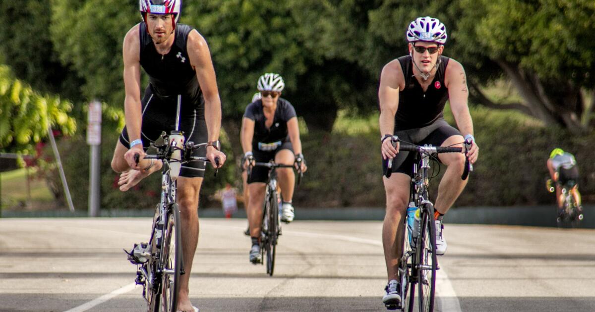 Cyclists, swimmers and runners contest Newport Dunes Triathlon Los