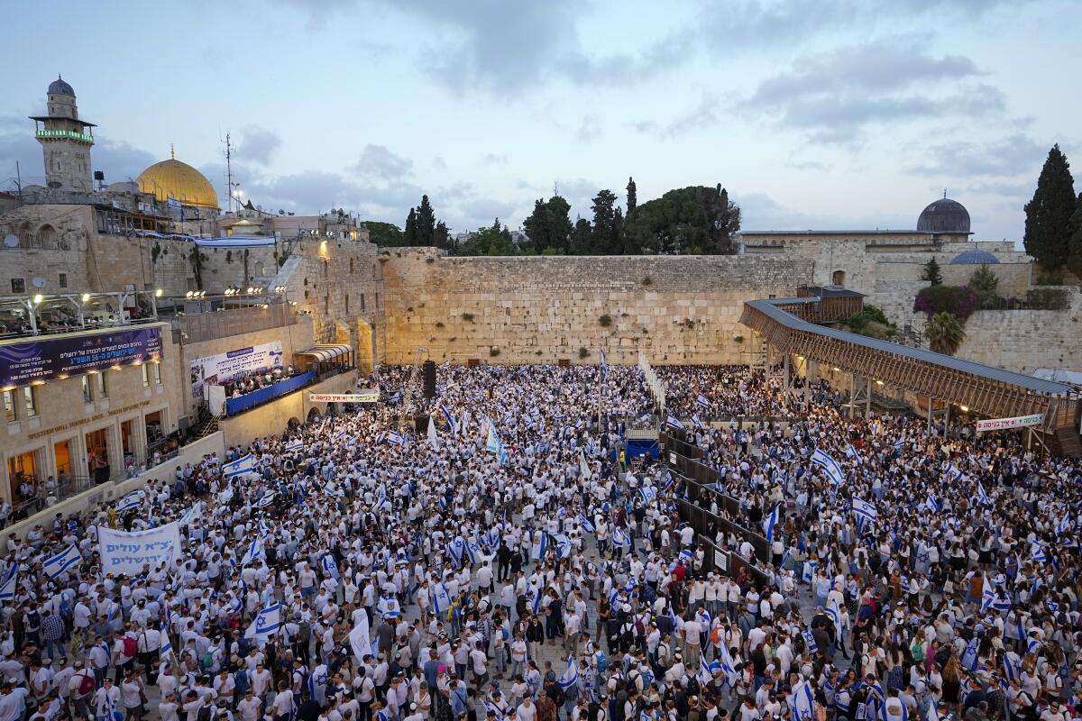 Miles de nacionalistas judíos, algunos de ellos coreando “que mueran a los árabes” 