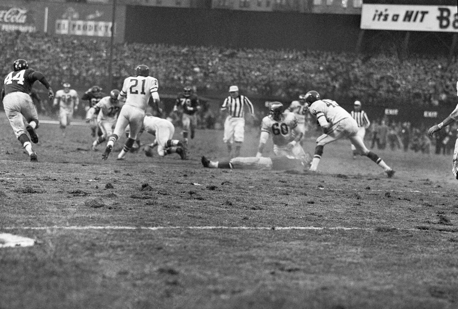 Hall of Famer Chuck Bednarik dead at 89