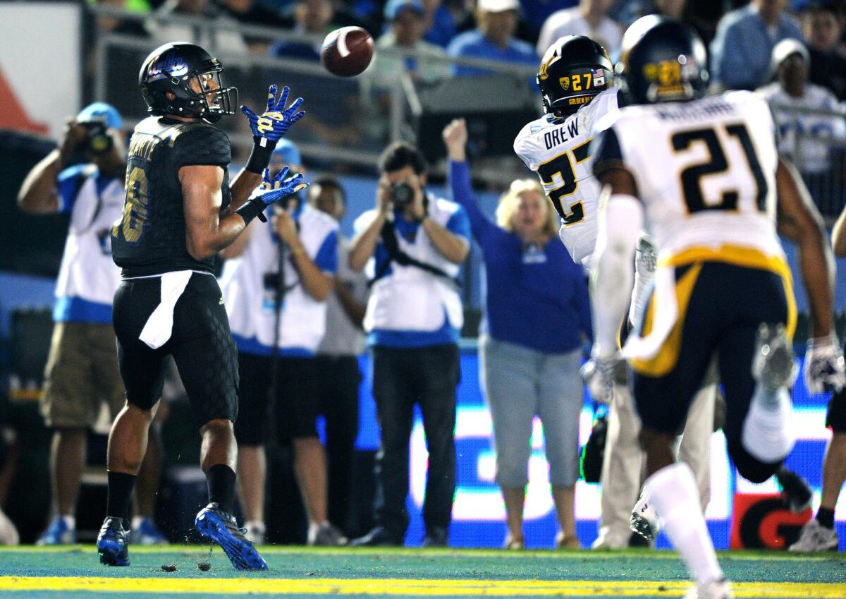 UCLA receiver Thomas Duarte catches a seven-yard touchdown pass behind California defensive back Damariay Drew in the first quarter.
