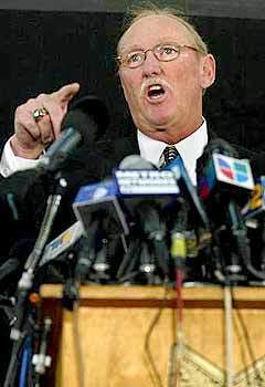 Santa Barbara County Dist. Atty. Thomas Sneddon calls on Michael Jackson to surrender in 2003.