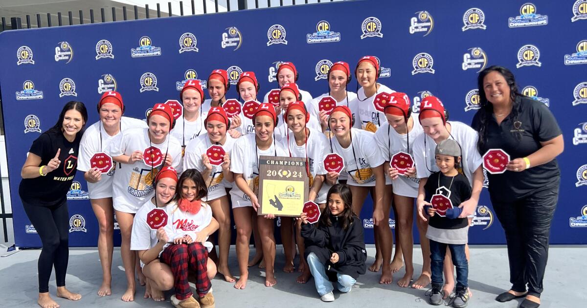 Orange Lutheran kızların sutopu takımı Açık Klasman şampiyonluğunu kazandı