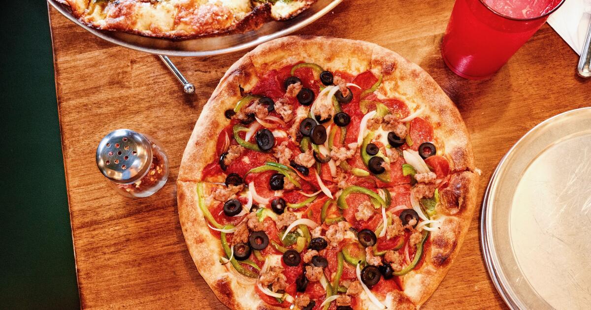 Long Beach's hottest new restaurant is an old-school pizza tavern