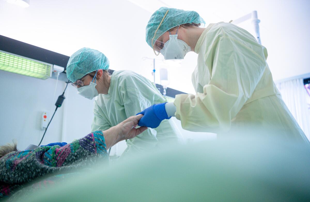 Doctors treat a coronavirus patient