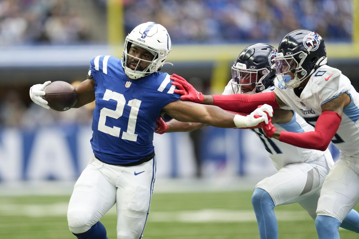 Moss upstages Taylor's return in Colts' 23-16 victory over Titans