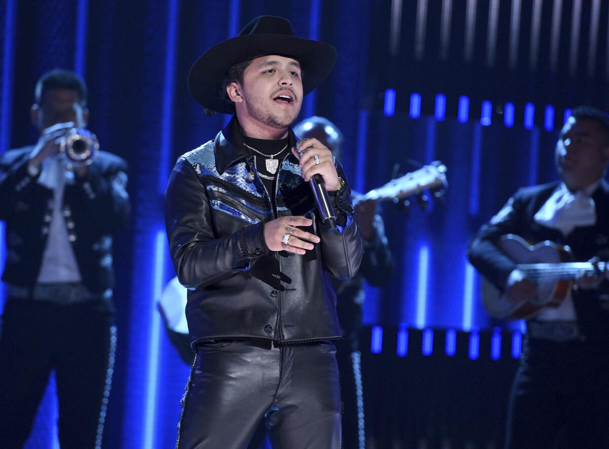 ARCHIVO – En esta fotografía de archivo del 17 de octubre de 2019 Christian Nodal en los Latin American Music Awards en Los Ángeles. Nodal lanzó su EP "AYAYAY!" el 29 de mayo de 2020. (Foto Chris Pizzello/Invision/AP, archivo)