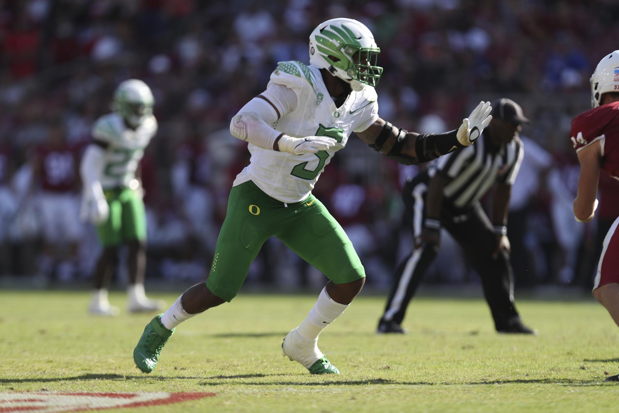Oregon's Kayvon Thibodeaux follows a play during a loss to Stanford on Oct. 2.