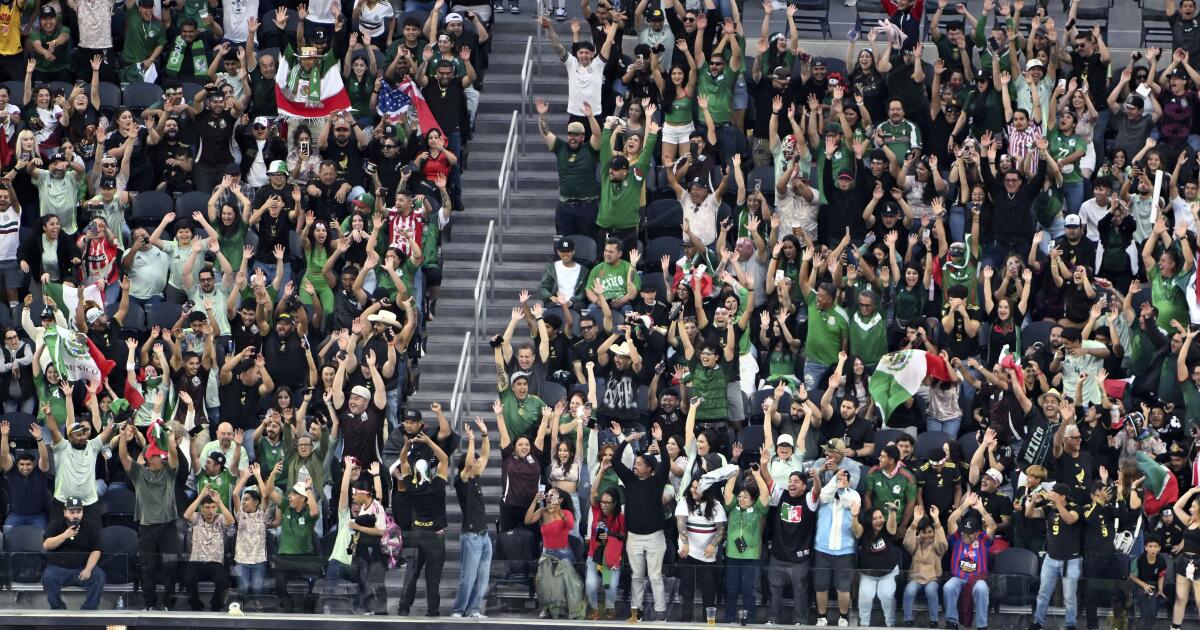 México debuta con sufrido triunfo, en una noche tranquila y de buena asistencia en Inglewood