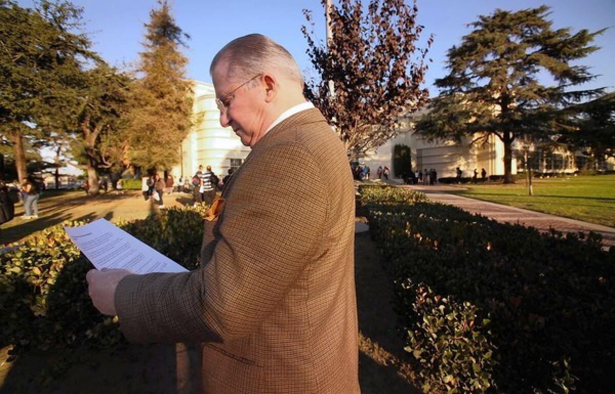 A.J. Duffy, líder del sindicato United Teachers Los Angeles, da un discurso en la secundaria Jefferson en 2009.