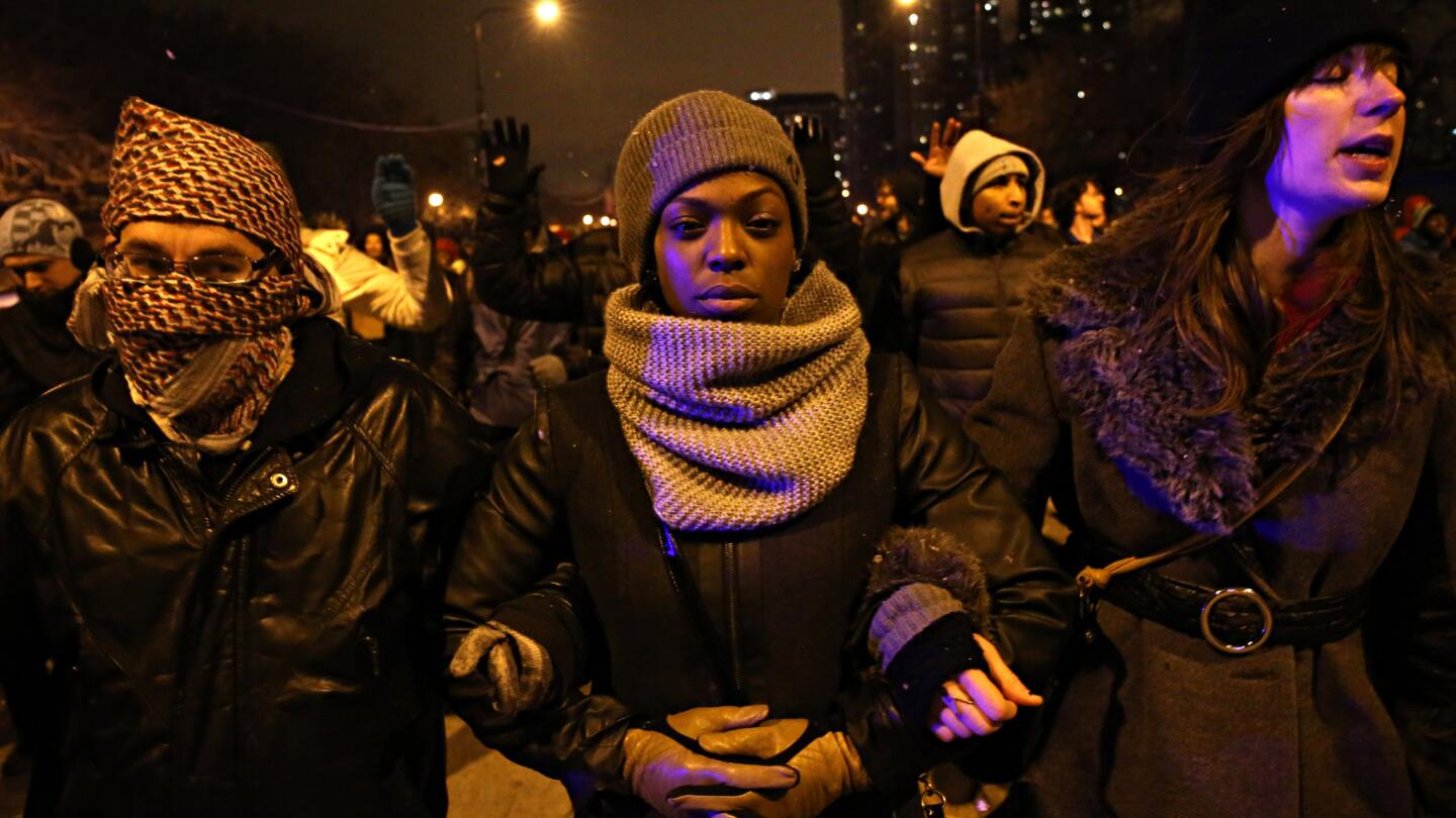 chi-ferguson-protest-in-the-loop-20141124-004