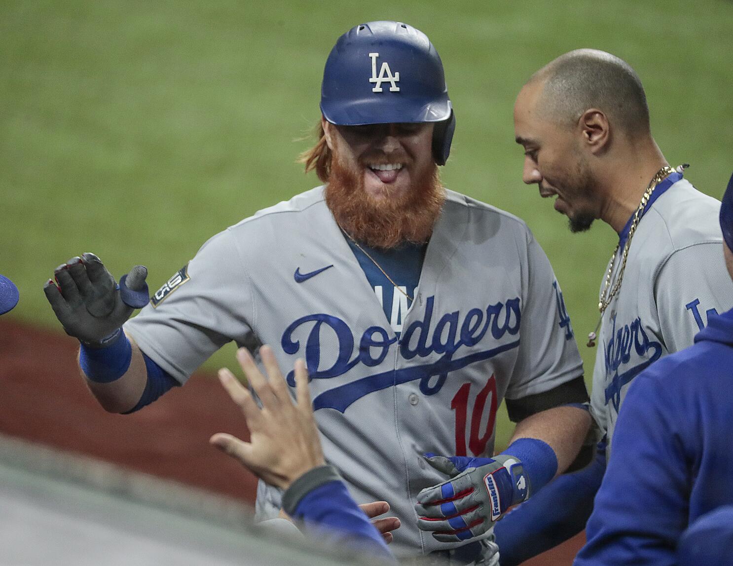 Justin Turner Re-Signs with the Los Angeles Dodgers - Sports Illustrated