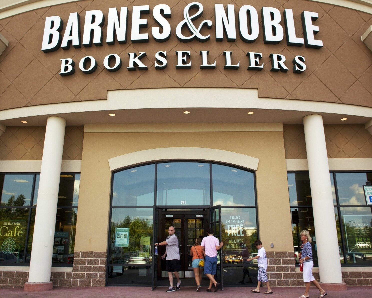 Barnes Noble To Keep Nook Digital Business After All The San Diego Union Tribune