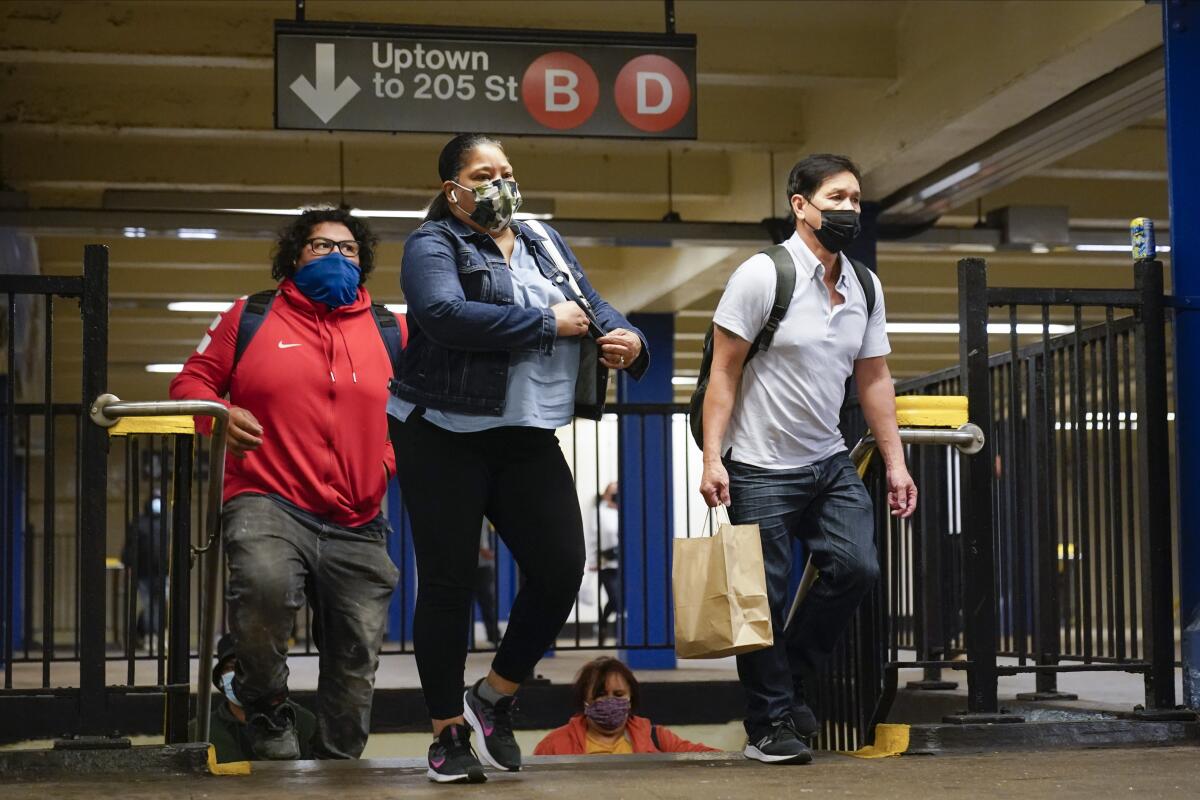 Virus causa tensiones y temor en transporte público en EEUU