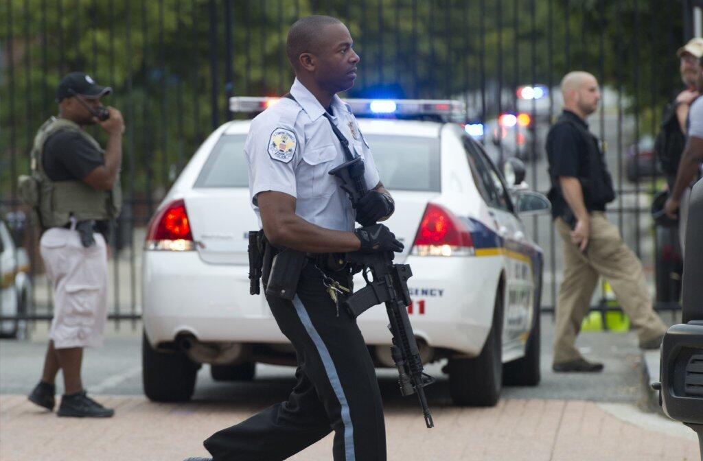 Officer at scene of Navy Yard shooting