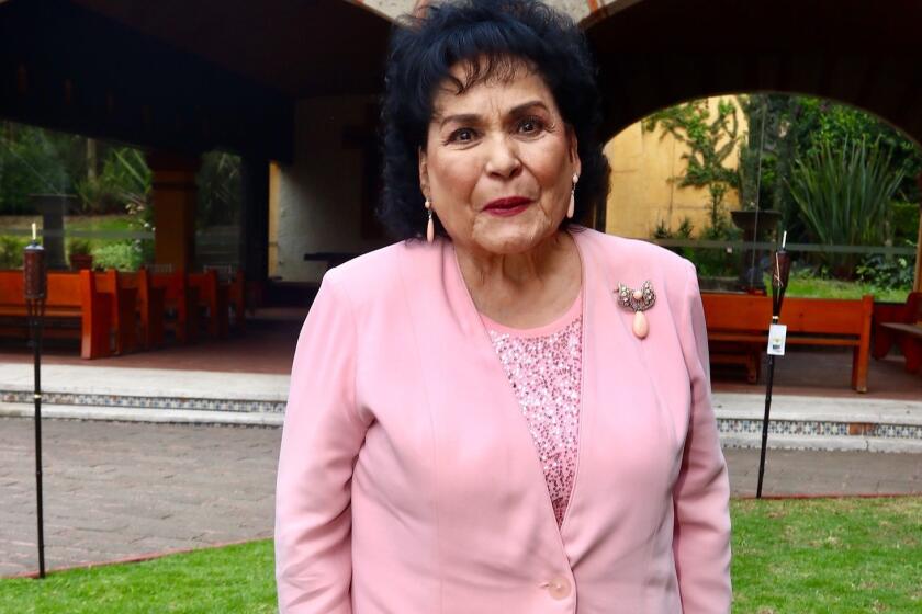 Carmen Salinas, se mantiene en cuidados intensivos.