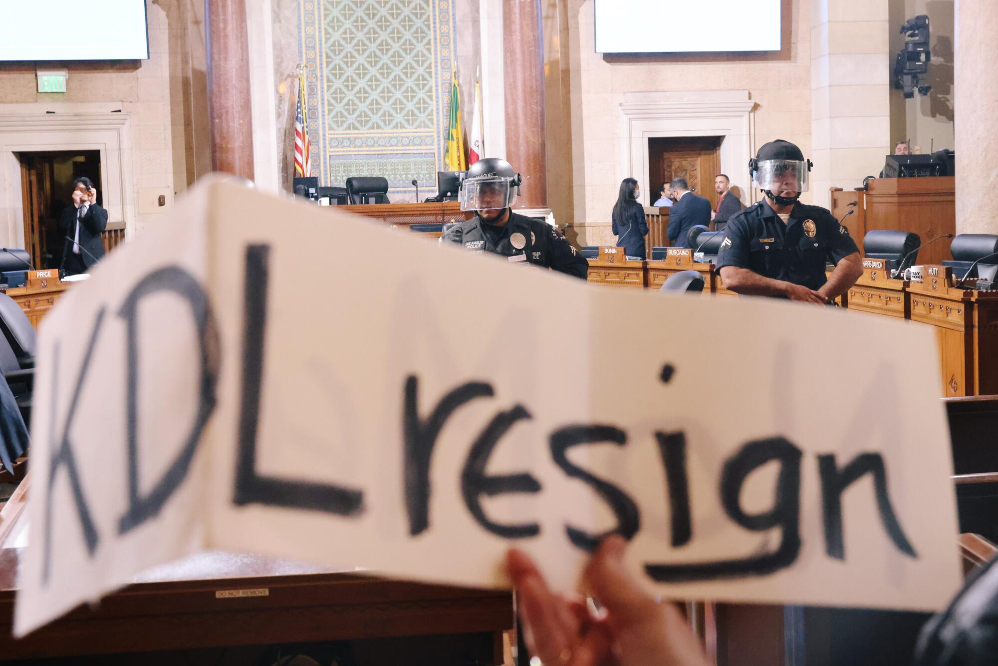 Protesters call for Kevin de León to resign