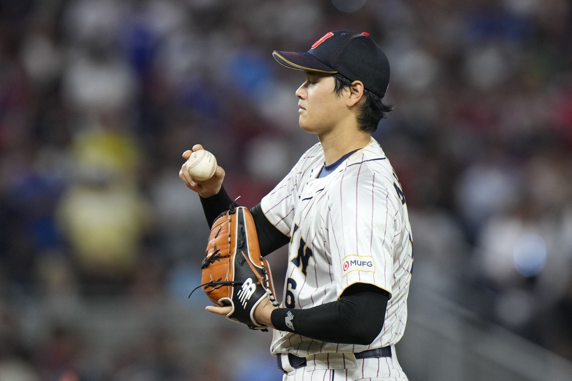 Shohei Ohtani spielt während des neunten Innings eines WBC-Spiels gegen die USA 