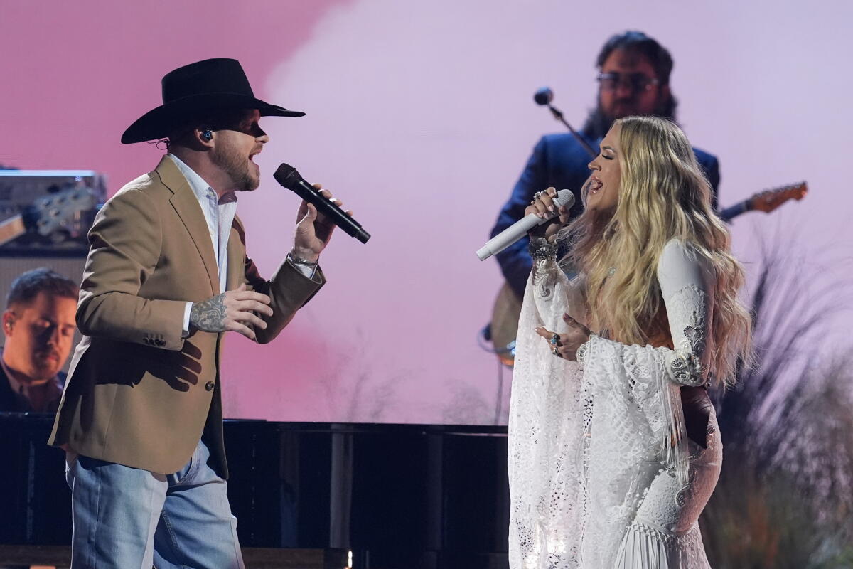 Carrie Underwood Cody Johnson Sing Surprise CMA Awards Duet Los carrie-underwood-cody-johnson-sing-surprise-cma-awards-duet-los
