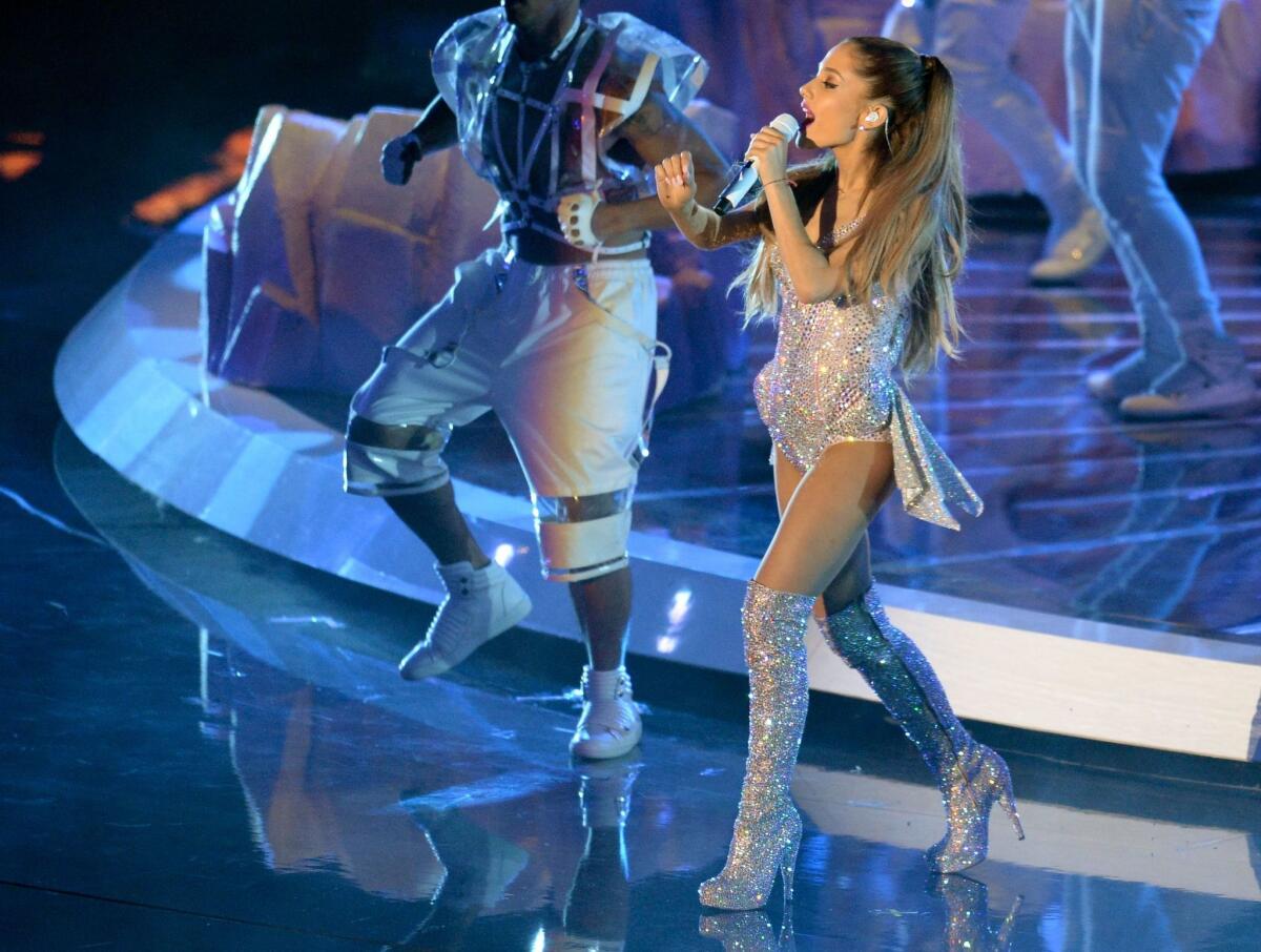 Ariana Grande durante un acto ofrecido en los MTV Video Music Awards en Inglewood, California.