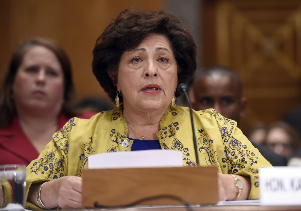 Fotografía de archivo del 25 de junio de 2015 muestra a Katherine Archuleta, directora de la Oficina de Administración de Personal el gobierno federal, en el Capitolio, en Washington.