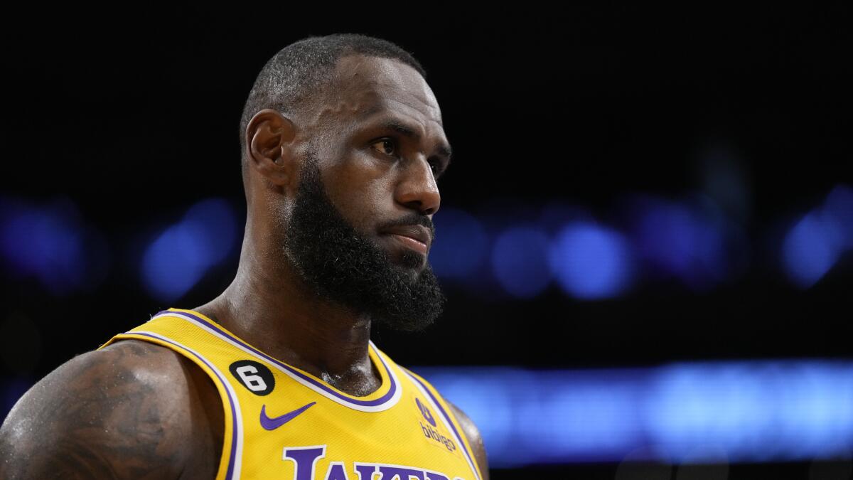 LeBron James' new deal confirms the Lakers' offseason is a bust - Los Angeles Times