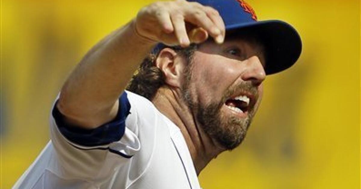 Dickey tweets his own deal: Mets trade him to Jays - The San Diego  Union-Tribune