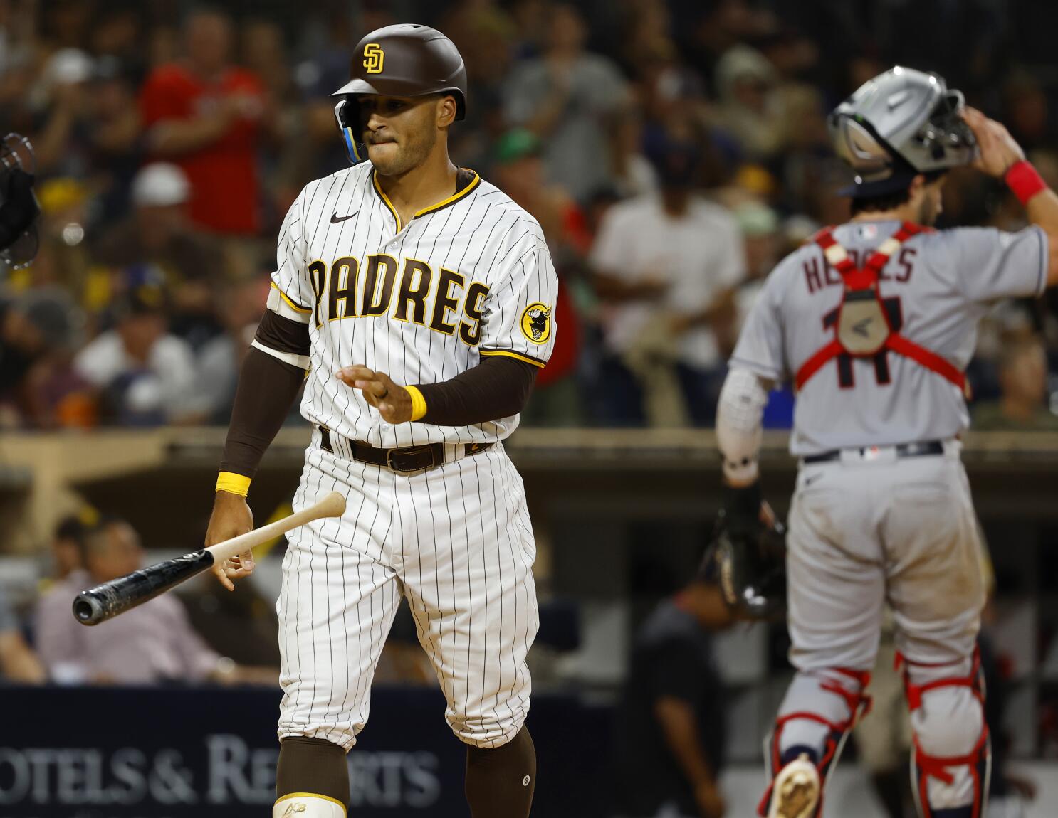 Padres' Juan Soto loses ball in sun in costly NLCS blunder