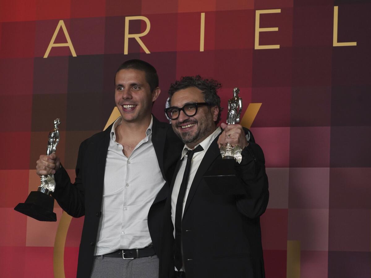 El productor David Gaitán, izquierda, y el director Alonso Ruizpalacios