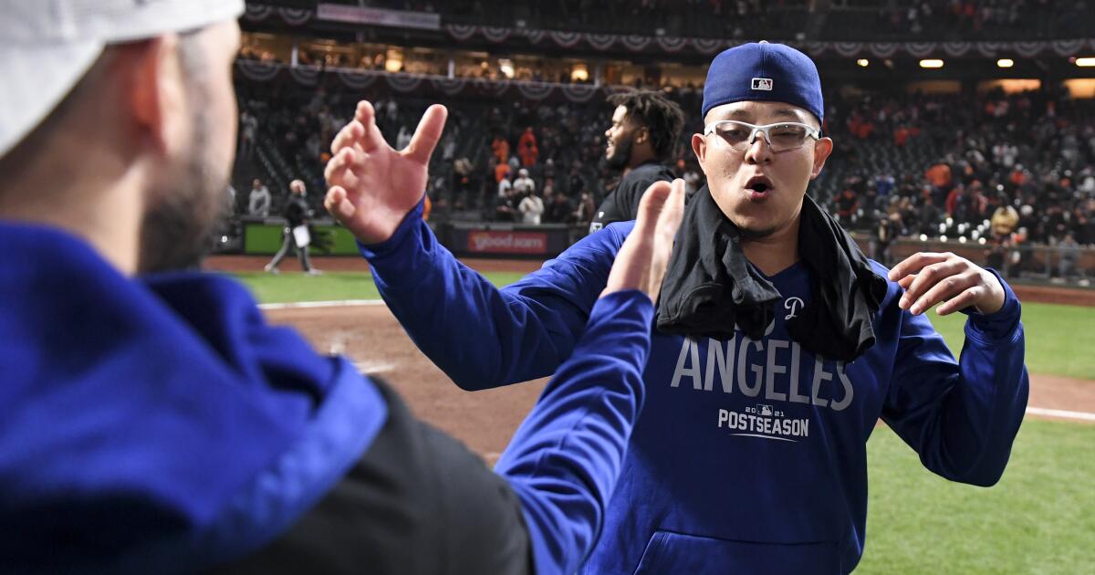 Commentary: Mookie Betts turns 'Beat L.A.' chants into 'Repeat L.A.' shouts  with clutch Game 5 - Los Angeles Times