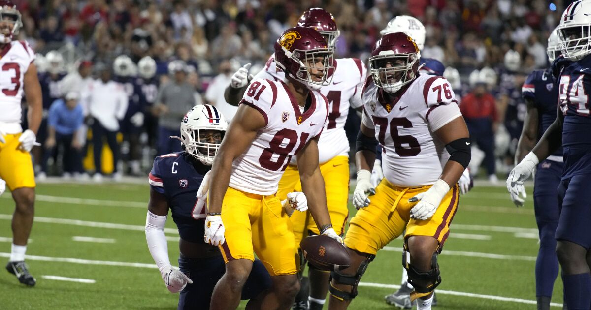 Pac-12 refs admitted ‘they messed it up.’ Four takeaways from USC’s win at Arizona