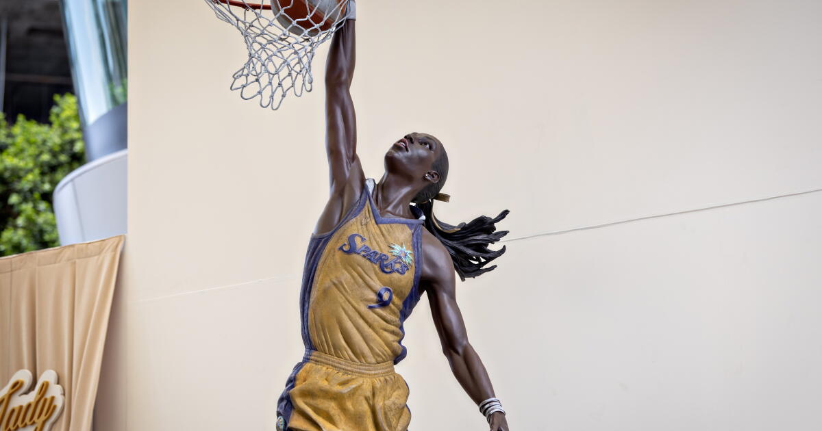 Sparks deliver a win after legend Lisa Leslie’s statue is unveiled at Crypto.com Arena