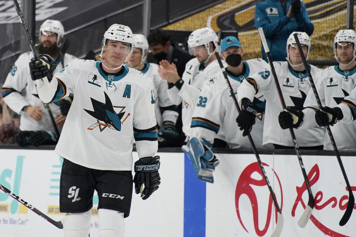 San Jose Sharks center Patrick Marleau waves to the crowd.