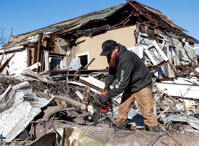 Autoridades confirman 88 muertos por tornados en EEUU y temen más víctimas