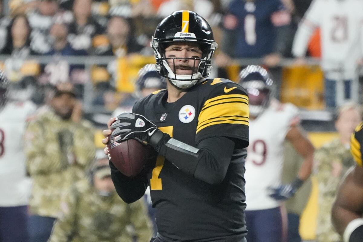 Pittsburgh Steelers quarterback Ben Roethlisberger (7) plays in an NFL football game.