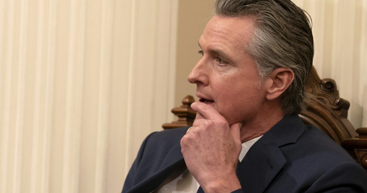 Newsom, Harris'in eski siyasi yardımcısını dördüncü özel kalem olarak işe aldı