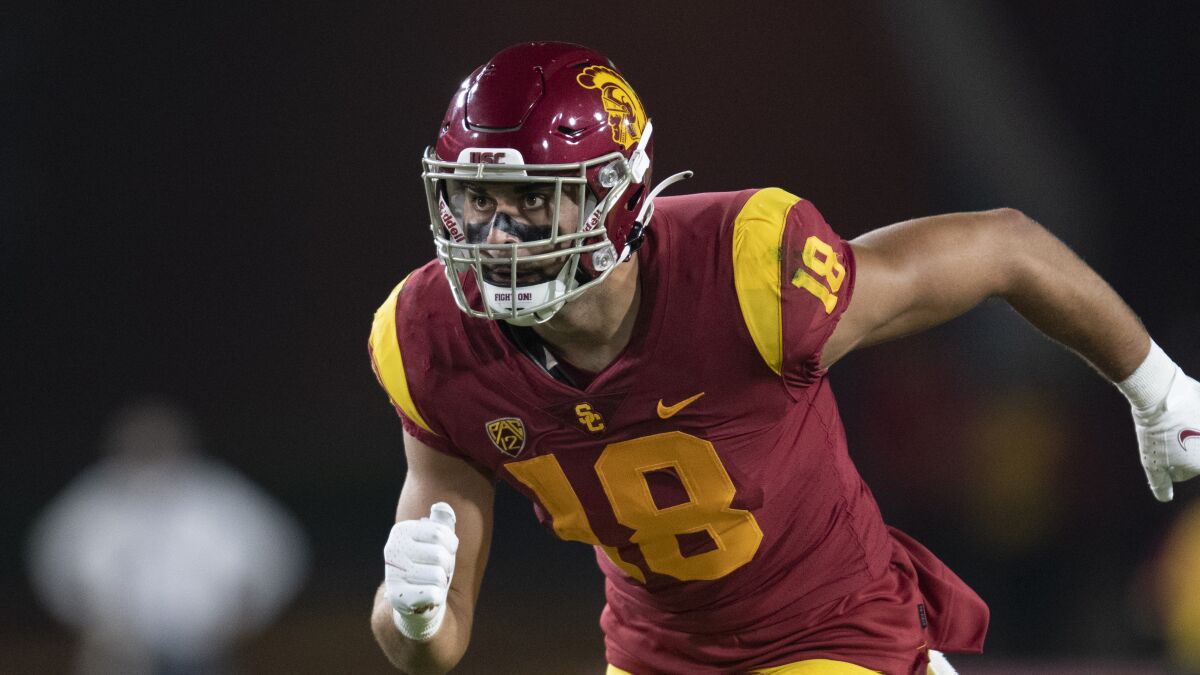 USC tight end Jude Wolfe (18) runs during an NCAA football game against Oregon State 