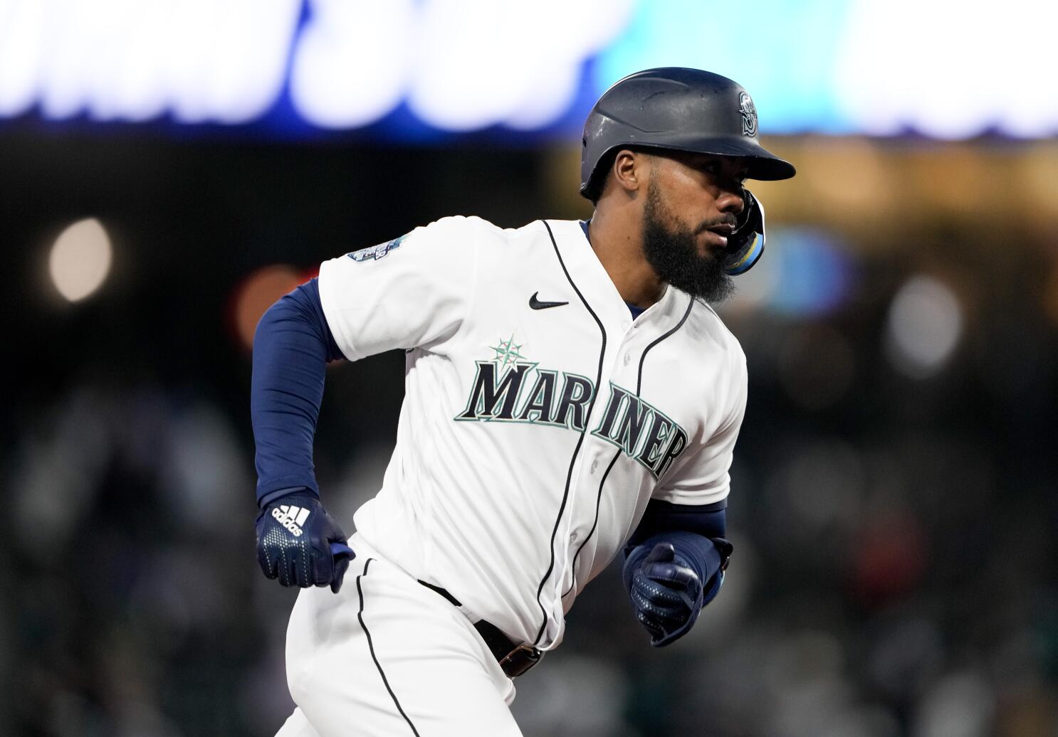 Photos: Mariners lose 3-2 to Angels in Anaheim