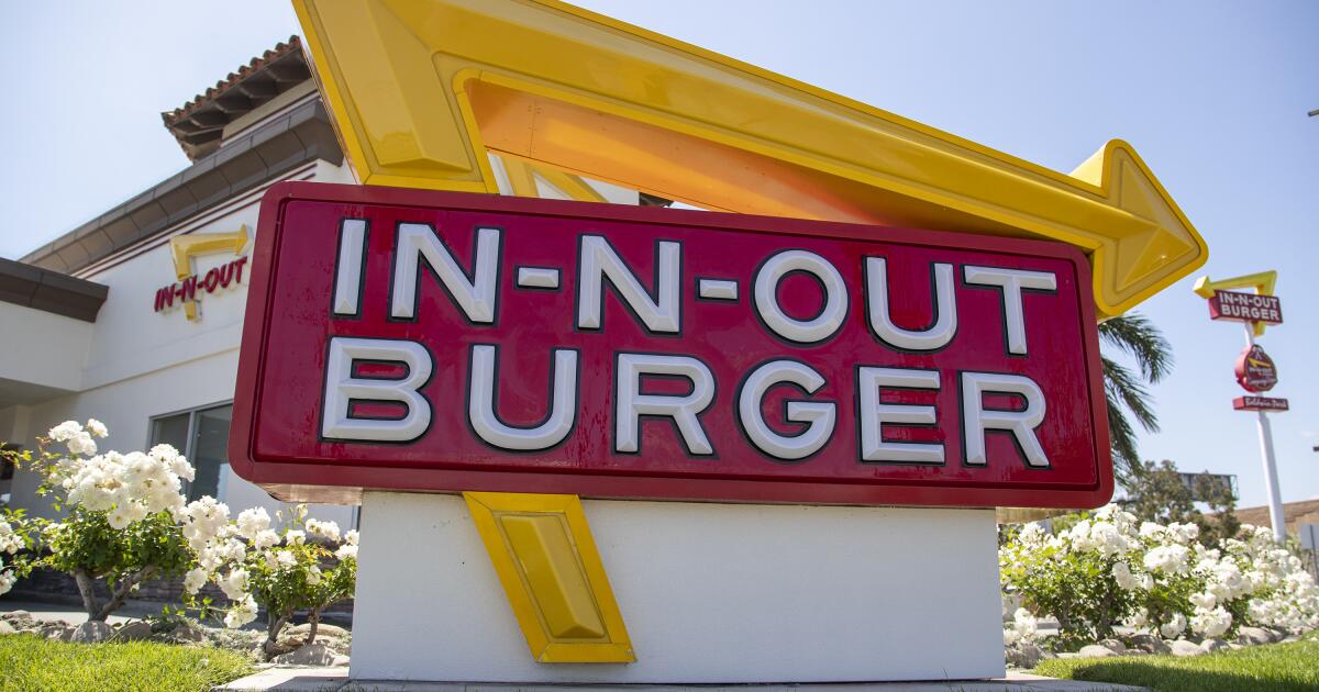 Seeing double-double? In-N-Out copycat in Mexico changes name, drops knockoff logo Seeing double-double? In-N-Out copycat in Mexico changes name, drops knockoff logo
