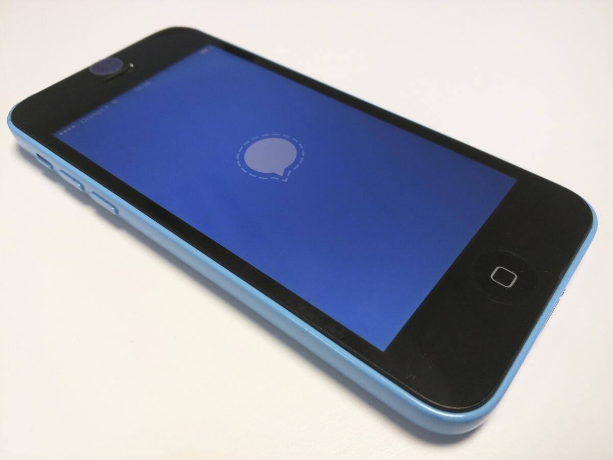 Signal encrypted messaging app on a smartphone