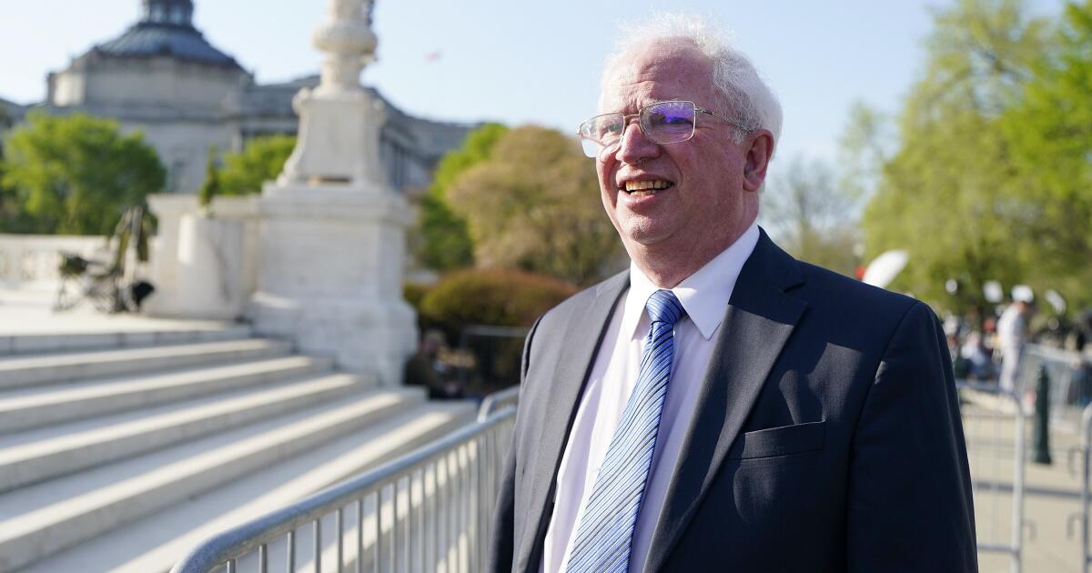 L’ancien chancelier de l’Université Chapman a été démis de ses fonctions pour la campagne électorale de Trump en 2020