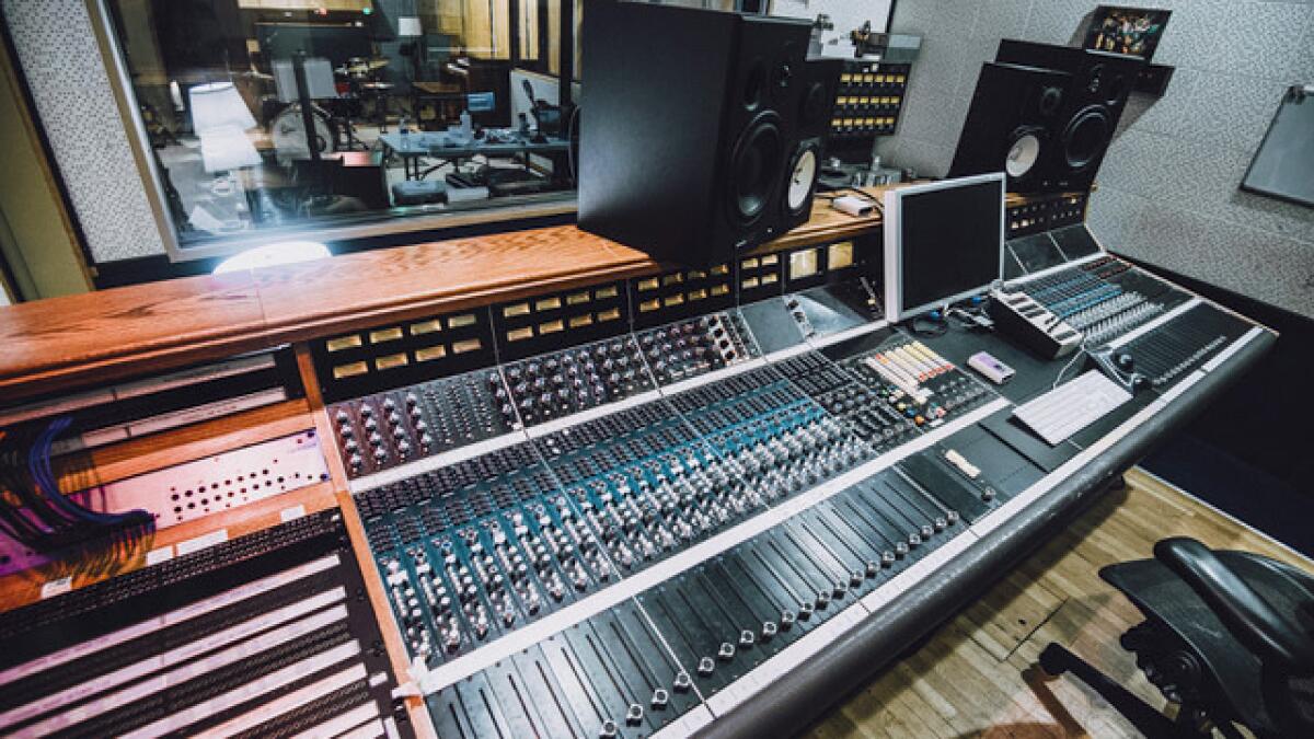 Dine in a converted recording studio in Hollywood!  The famous Grandmaster  Records recording studio has been converted into the ultimate multivenue  dining & bar experience. 🎙🎧 Click the link to learn