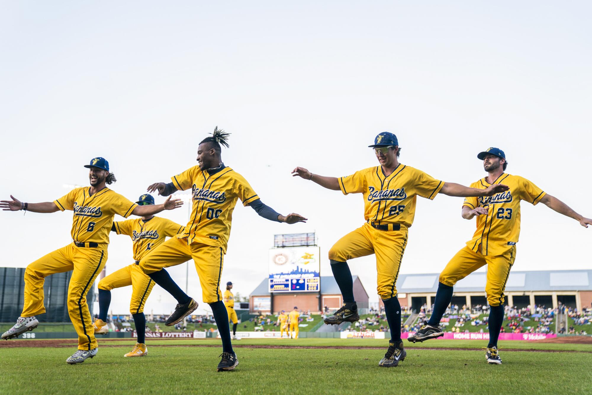 Meet the Savannah Bananas, who wow fans and have MLB's attention Los