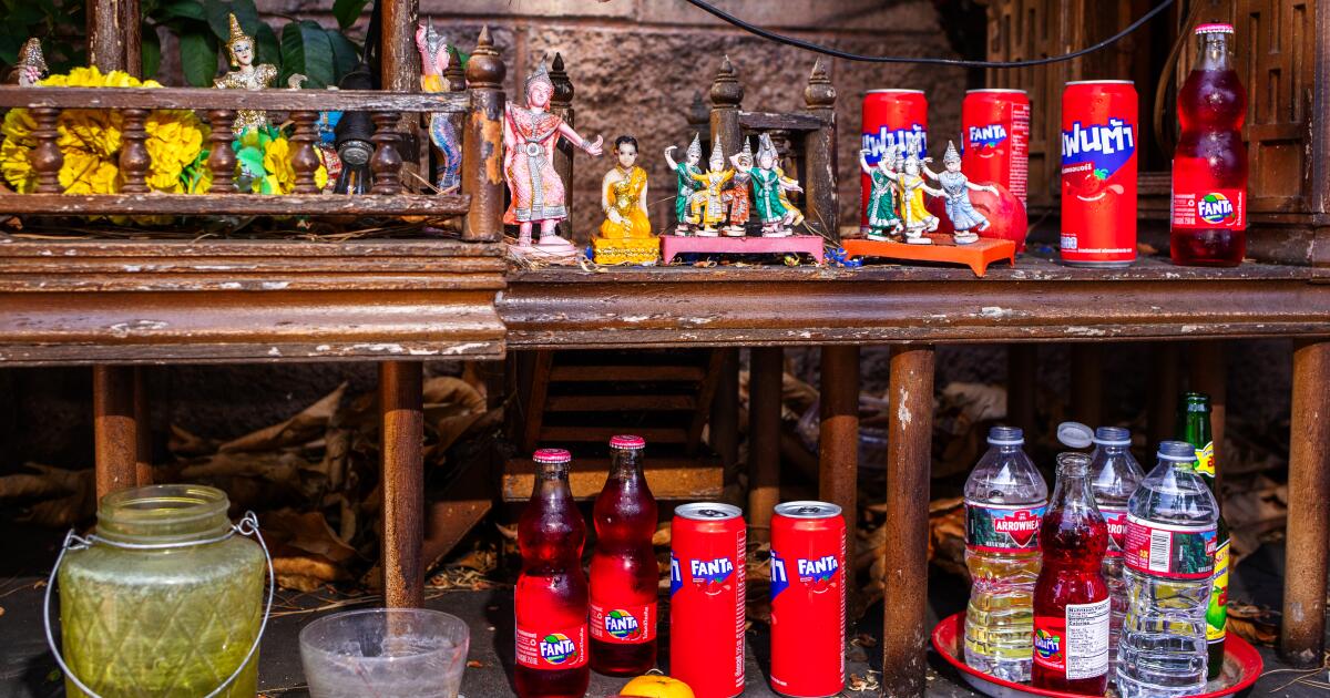 Why strawberryfanta still flows into Thai spirithouses