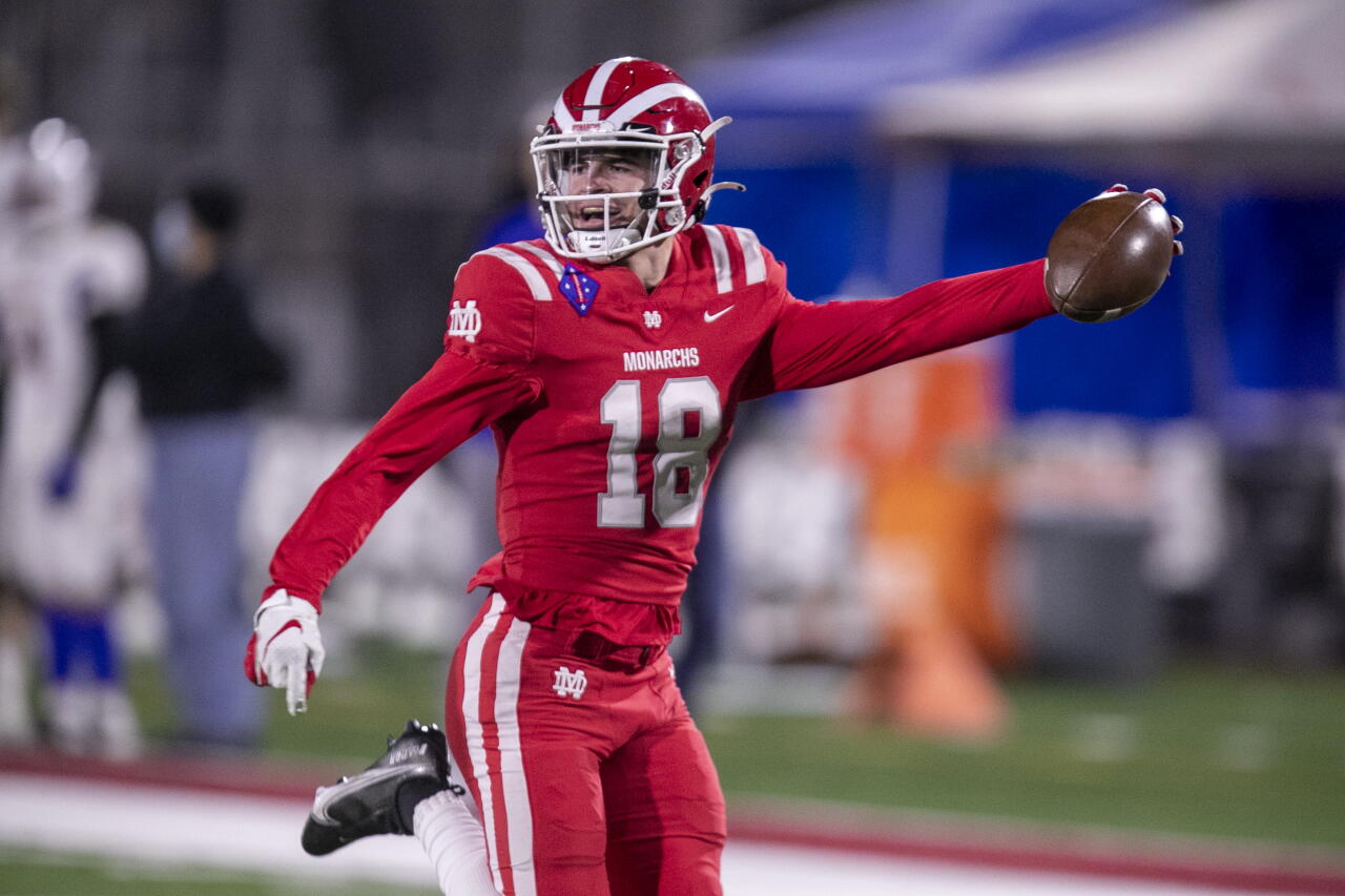 Cooper Barkate playing for Mater Dei in 2021. He’s now at Miami.