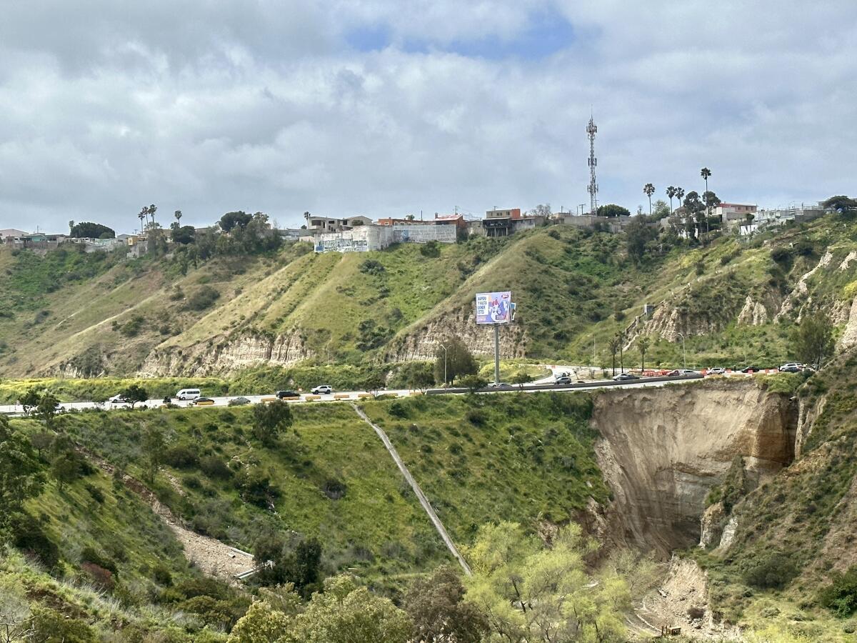 Vista de la vialidad hacia Playas de Tijuana a la altura del Cañón del Matadero