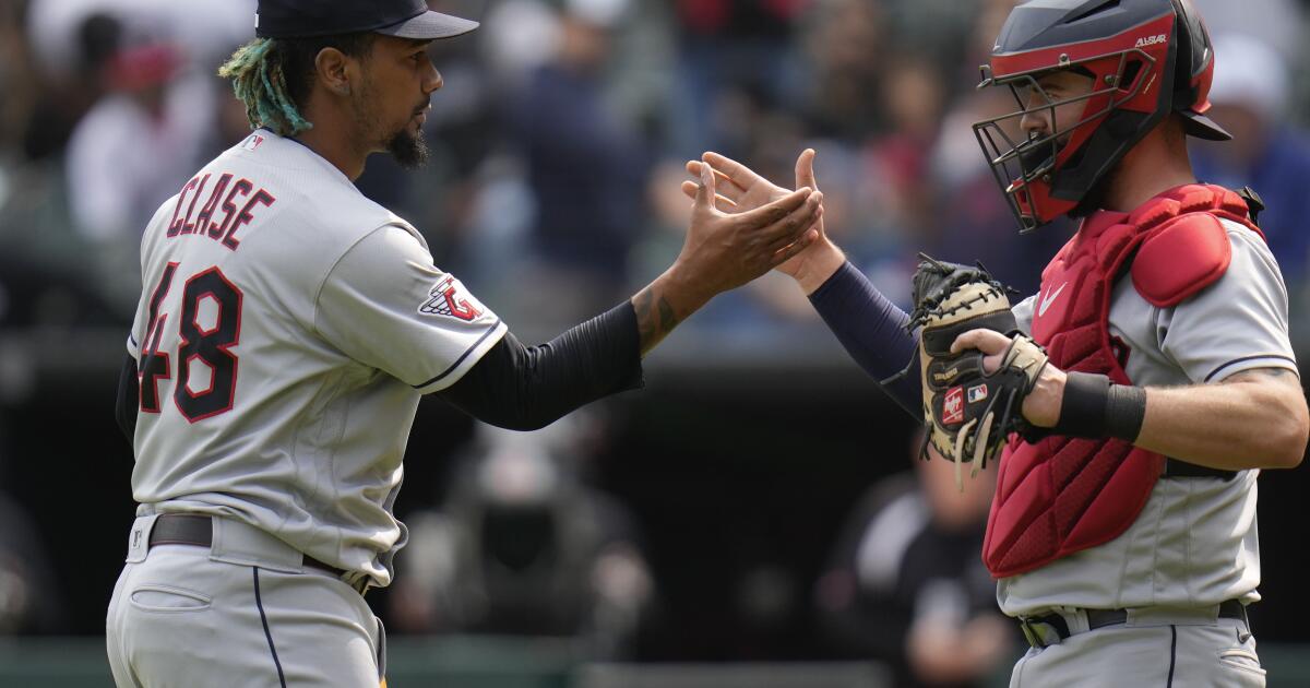 A closer is born: How Santos secured key relief role with White Sox