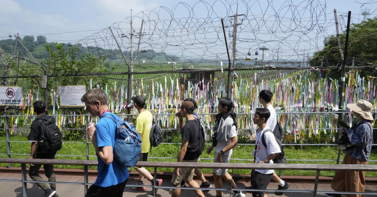 South Korea dismantles its propaganda loudspeakers on the border with North Korea South Korea dismantles its propaganda loudspeakers on the border with North Korea
