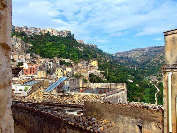 The new town of Ragusa, seen from the old town Ragusa Ibla, destroyed by an earthquake in 1693 and rebuilt in Baroque style.
